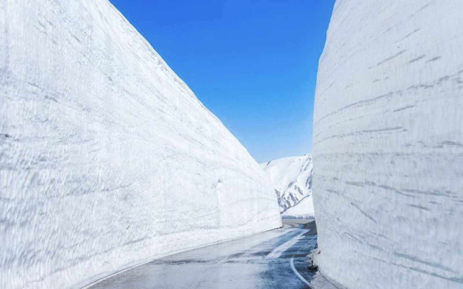 「富山雪の大谷」巨大な雪壁